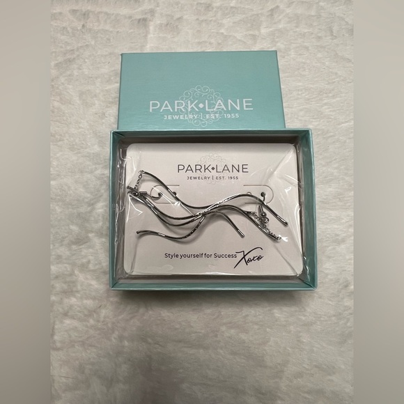 Park Lane Whisper Pierced
Earrings - Silver - Picture 3 of 3